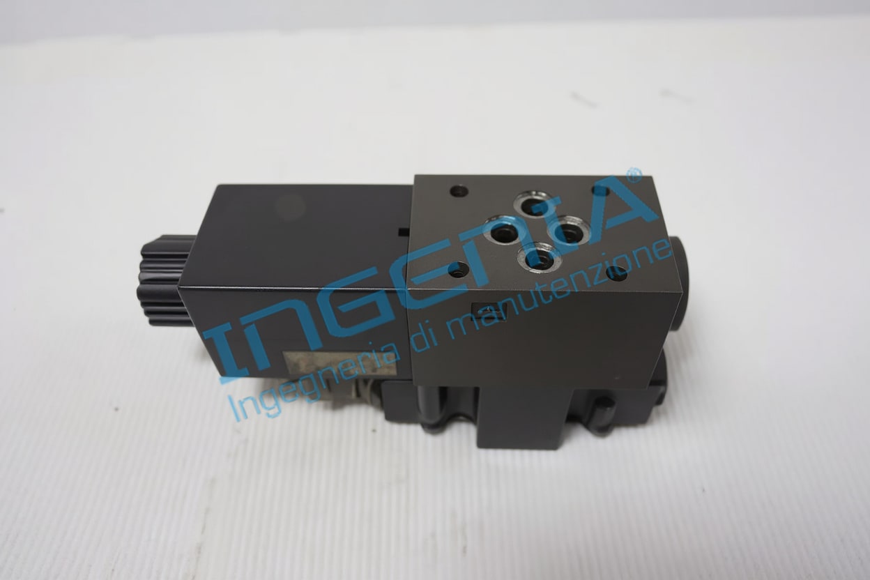 KAYABA DSS-ACB-02-D24-CLS-E Directional Solenoid Valve 24VDC for Industrial Automation